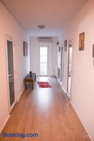 Spacious and cozy 3BD+Terrace Couples Apartment - Image 1
