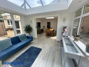 Charming Woodland Cottage Retreat Nr Cobham Sleeps 5 - Image 3