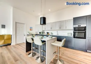 4 Burlington Place - Image 2