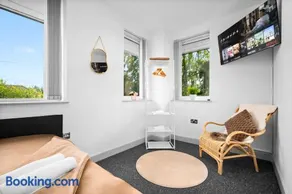 Uebert Heights 2bed Slps up to 6 Central Cannock Location 5min Walk to Cannock Town - Image 2