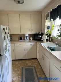 Furnished and Flexible at Buttonwood Park - Perfect for Longer Stays! - Image 2