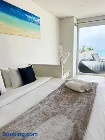 Beachside Luxury Penthouse with Breathtaking Views and Private Rooftop Terrace - Image 3
