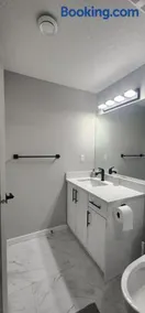 fabulous and cozy guest suite - Image 3