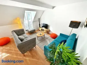 Celine 31 Bright Apartment Between Champs Élysée and Eiffel Tower - Image 1