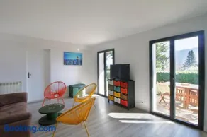 Comfortable garden level 2 minutes from the lake on foot - Image 4