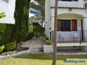 Casa Vacacional Tranquila con Piscina, Jardín y Cerca de la Playa en L'Estartit - ES-323-29 - Image 5