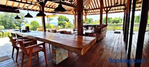 JOGLO APONG Beachfront Apartment - Image 5