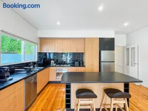 Flemington Escape with private rooftop area - Image 3