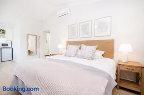 10VDW Self Catering Apartments-Newly Renovated! - Image 1