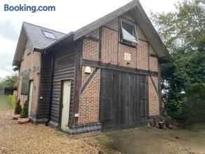 Charming 2-Bedroom Cottage in Cambridgeshire - Image 2