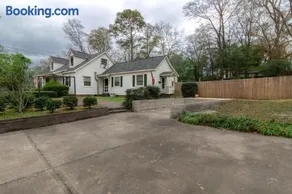 Pool Near Downtown&Parks- The Cozy Guest Cottage - Image 4