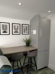 Carriage Lodge - Stunning Apartment with parking - Image 5