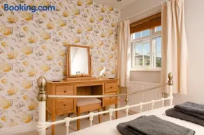 Cottage in Llangattock, Brecon Beacons - Image 4