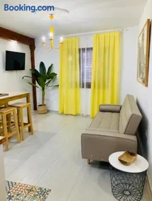 Chic & Sailor Beach Home - Image 2