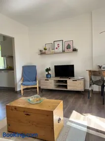 THE SUNFLOWER APARTMENT - Image 1
