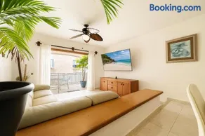 Spacious Family Home with Pool & Beach Access - Image 5