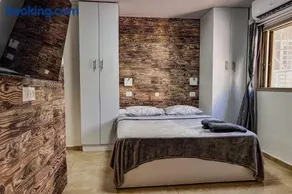 Studio with Terrace & Free Parking - Image 1