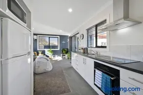 Zoo Villas: Villa Giraffe - Central Wynyard - Image 2