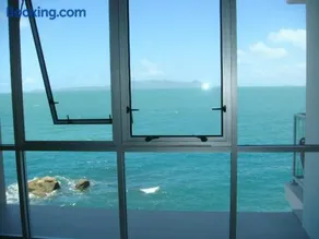 Best at Bright Point Absolute Waterfront Apartment - Image 2