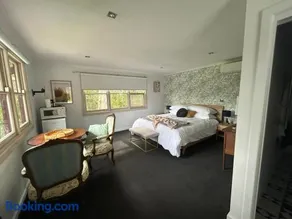 Rainy Hill Retreat - The Cottage - Image 3