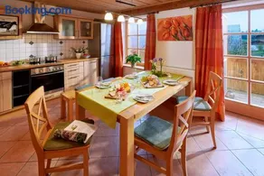 Appartamento con griglia, giardino e terrazza | Vista sul giardino - Image 2