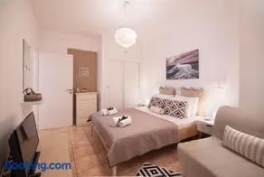 Jo's Guesthouse, Benitses - Image 1