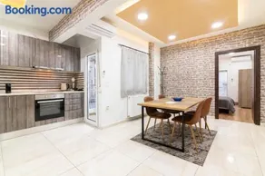 F & B Collection - 2BR Fast Wi-Fi Penthouse - Image 3