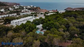 Villa en Cala Morell con piscina privada en el bosque - Image 1