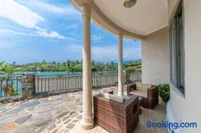 Moriah Hill Resort - Image 1