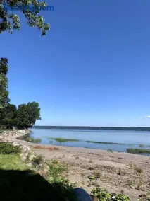 Mini-maison sur le bord du fleuve - Image 1