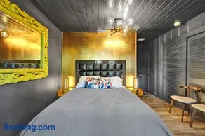 Kiki 2 - Men's Clothing optional Guest Houses - Image 2