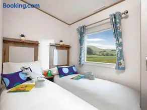 Ivy Caravan 2 at Thurston Manor Leisure Park - Image 5