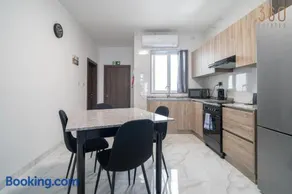 Spacious 1BR home with comfortable bed with WIFI & AC - Image 3
