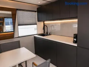 NEON Bigigio House Boat - Image 3