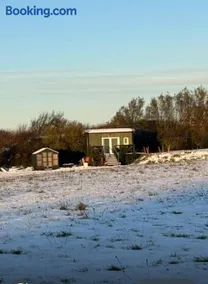 Shepherds hut in 7 acre field - Image 1