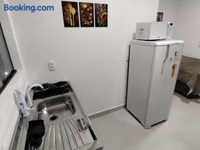 Studio com Ar condicionado, Boa Localização, Internet Rápida 2 - Image 3