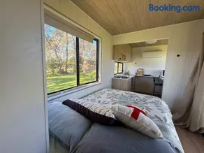 The Kookaburra - Bushland Views & Cozy Loft - Image 1