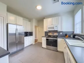 New Comfy Bungalow on Washington-Dedicated Office - Image 3