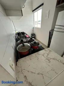Apartamento inteiro em bairro nobre com conforto e ar-condicionado - Image 4