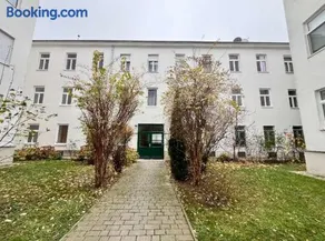 Central Garden Apartments - Image 3