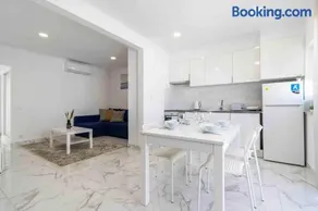 Modern Apartment Beach View - Image 2