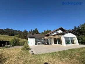 Elegant house in a dominant position - Image 2