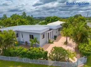 Central Gympie 3BR Family Home Mountain Views - Image 3