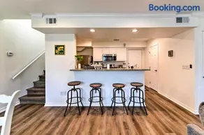 Walk to Baylor University: Waco Townhome - Image 4