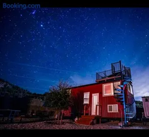 Access Zion & Bryce! Tiny Home with Rooftop Deck and Hot Tub - Image 5