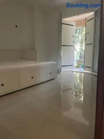 Prestigious 5-star garden villa - Image 5