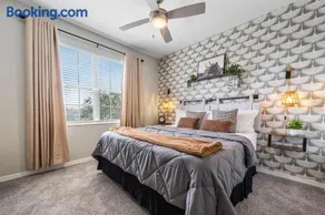 Spacious 3BR2BA w Pool Gym Near Airport #4 - Image 1