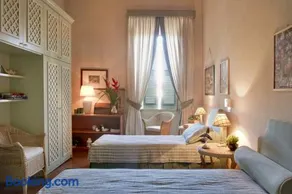 Sisters House - Image 4