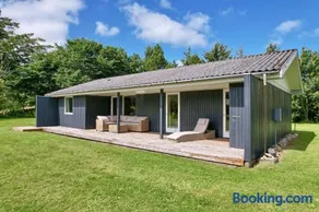 Ferienhaus-mit-Kamin-und-Terrasse-in-schoener-Naturlage - Image 2