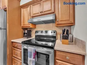 Unit 52 Beautifully Furnished 2 bed 2 bath condo - Image 3